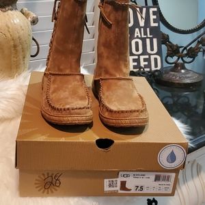 UGG boots  W Hyland leather fringe size 7.5